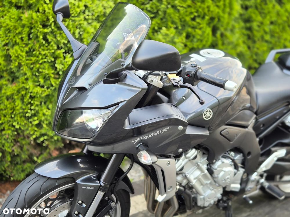 Yamaha FZ - 27