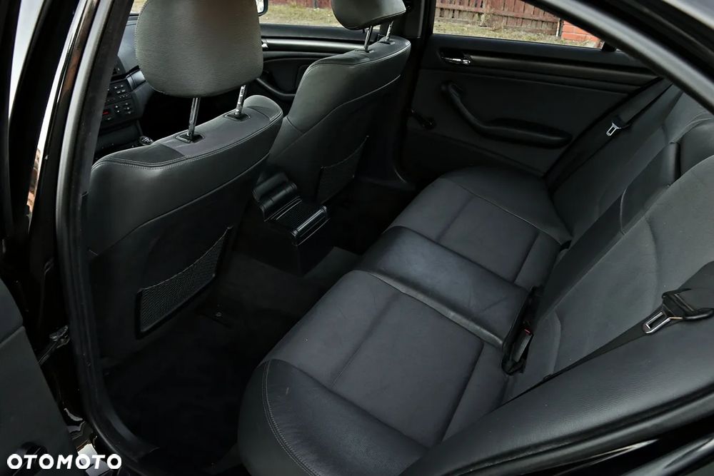 BMW Seria 3 318i - 35