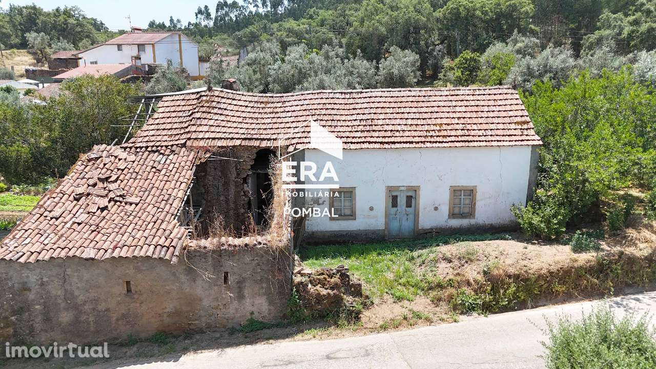 Moradia para restaurar com 2887m2 de terreno - Grande imagem: 2/13