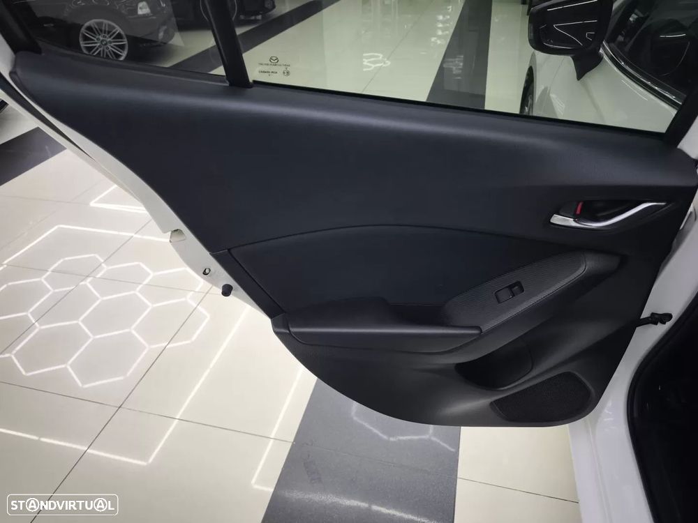 Mazda 3 Hatchback 1.5 Sky-D Excellence Navi - 36