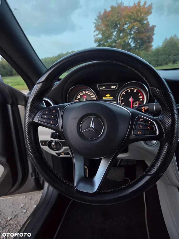 Mercedes-Benz CLA 250 7G-DCT - 16