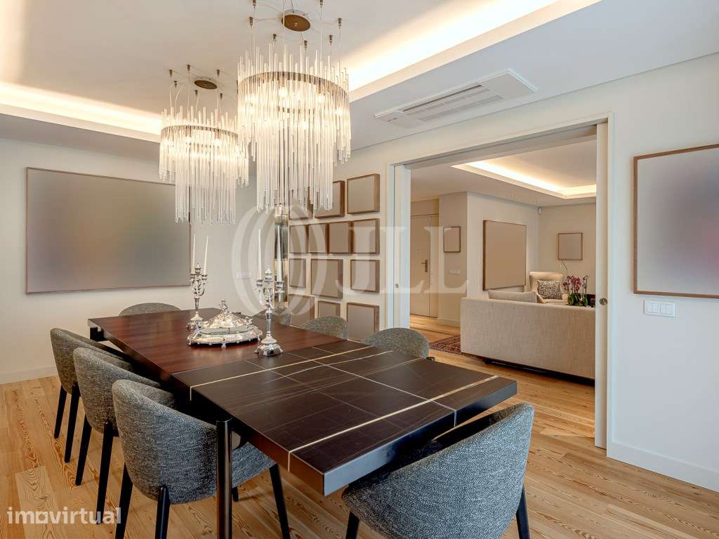 Apartamento T4 com varanda na Rua Castilho em Lisboa - Grande imagem: 5/33