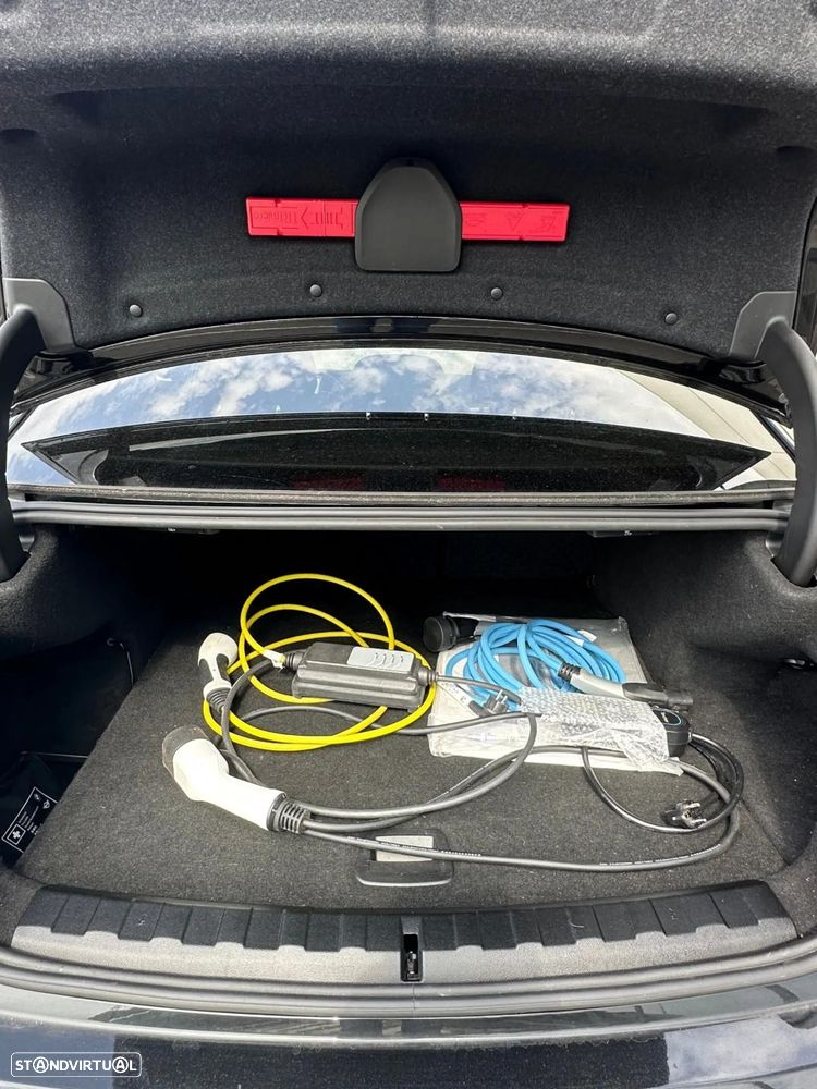 BMW 330 e Pack Desportivo M Pro Auto - 26