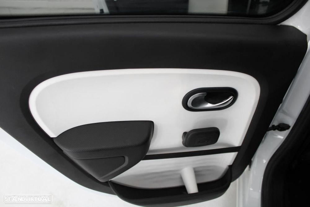 Renault Twingo Z.E. 22 Intens - 11