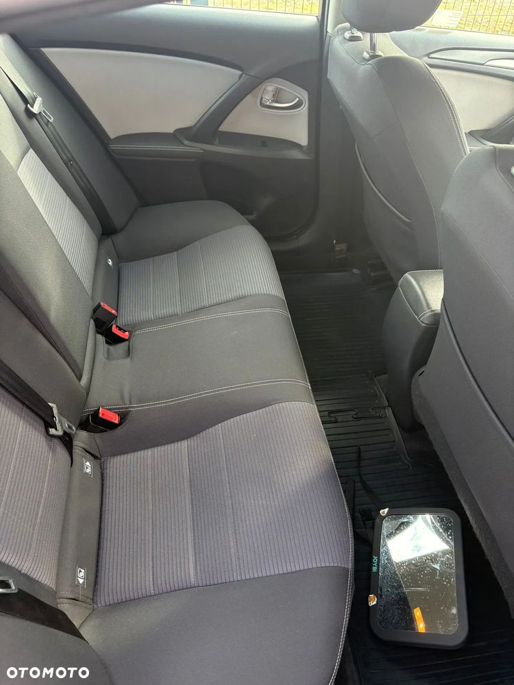 Toyota Avensis 2.0 Premium MS - 15