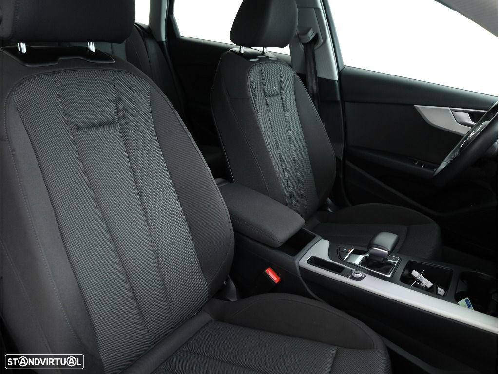 Audi A4 Avant 30 TDI Advanced S tronic - 28
