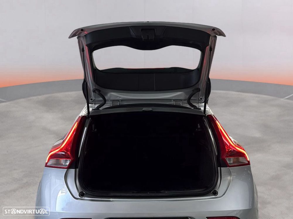 Volvo V40 2.0 D3 Momentum - 19