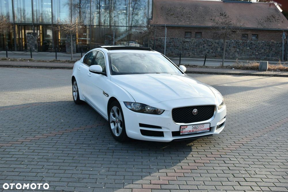 Jaguar XE - 15