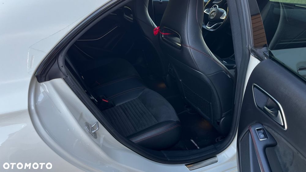 Mercedes-Benz CLA 220 4-Matic AMG Line - 10