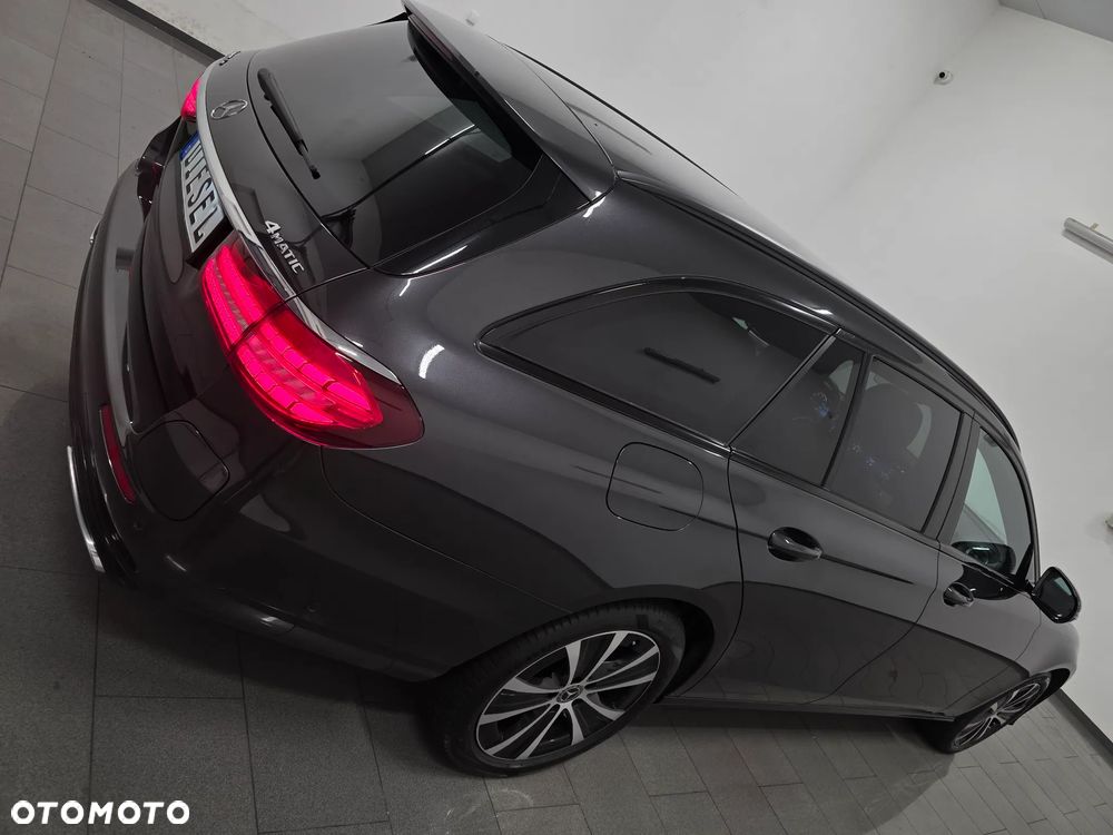 Mercedes-Benz Klasa E 300 de 4-Matic Exclusive - 36