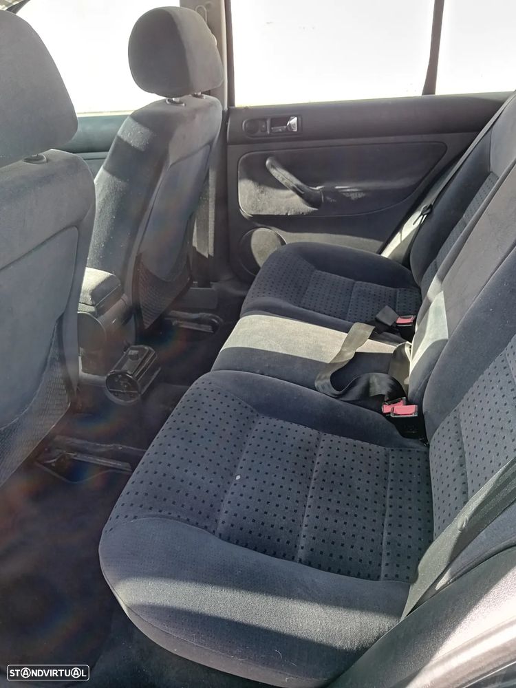 VW Golf 1.9 TDi 25 Anos - 9