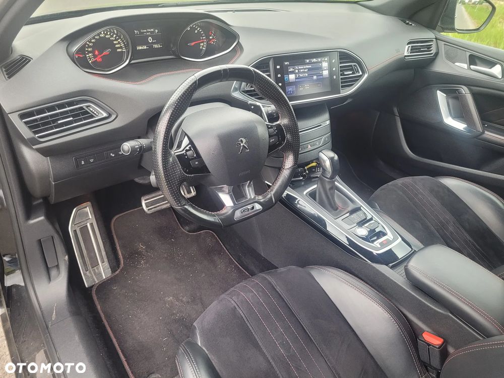 Peugeot 308 - 8