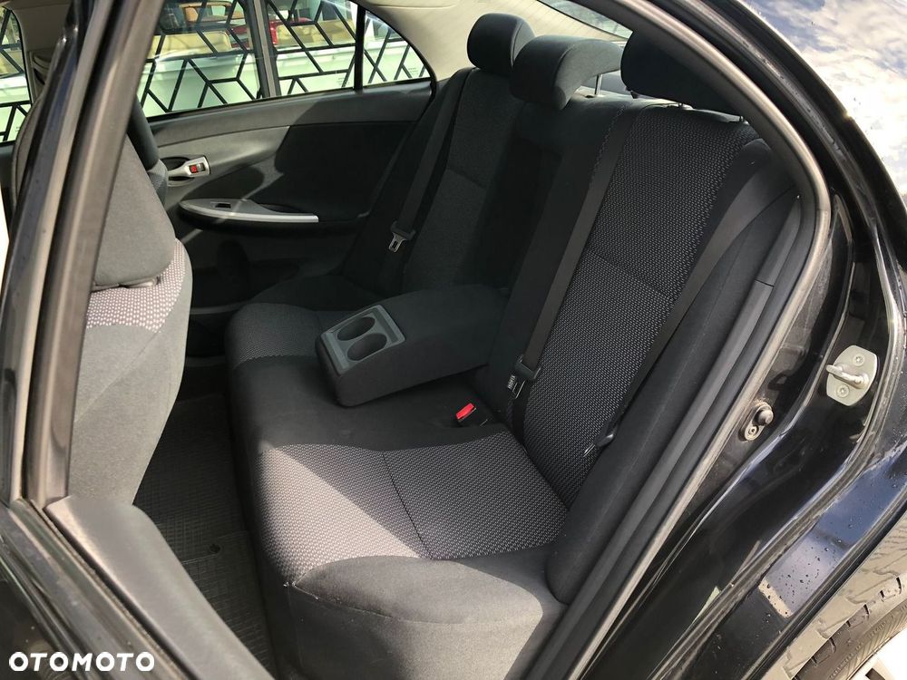Toyota Corolla 1.6 Premium + - 7