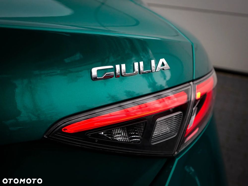 Alfa Romeo Giulia 2.0 Turbo Tributo Italiano Q4 - 12