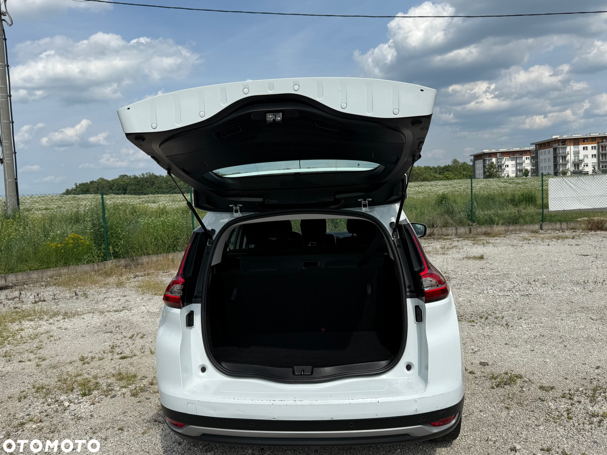 Renault Grand Scenic BLUE dCi 120 BLACK EDITION - 16