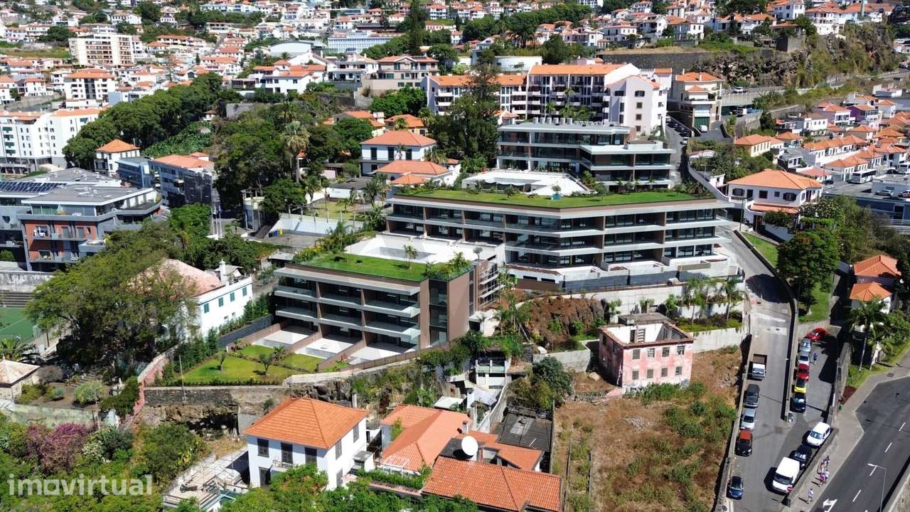 Apartamento Tipologia T1 | Piscina Privada | Vista Mar / Baía do Funch