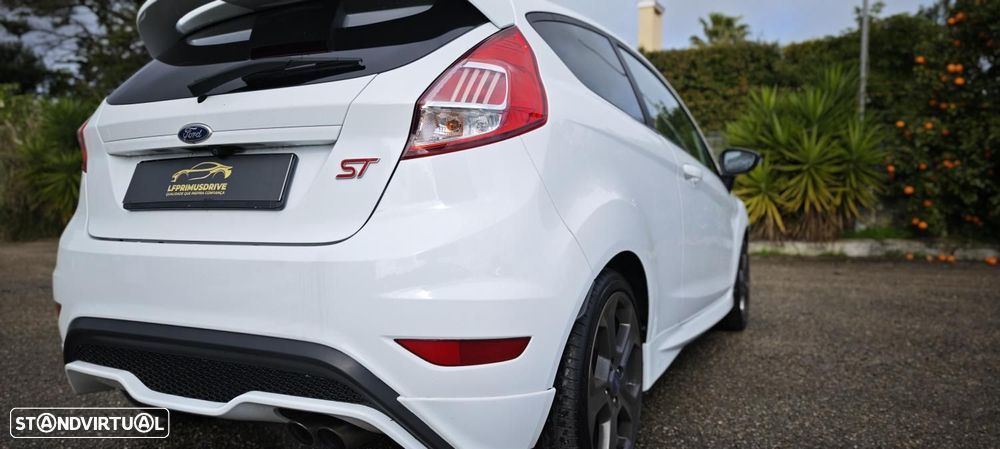 Ford Fiesta 1.6 T ST - 11