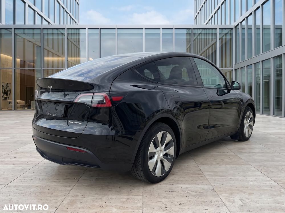 Tesla Model Y AWD Performance - 4