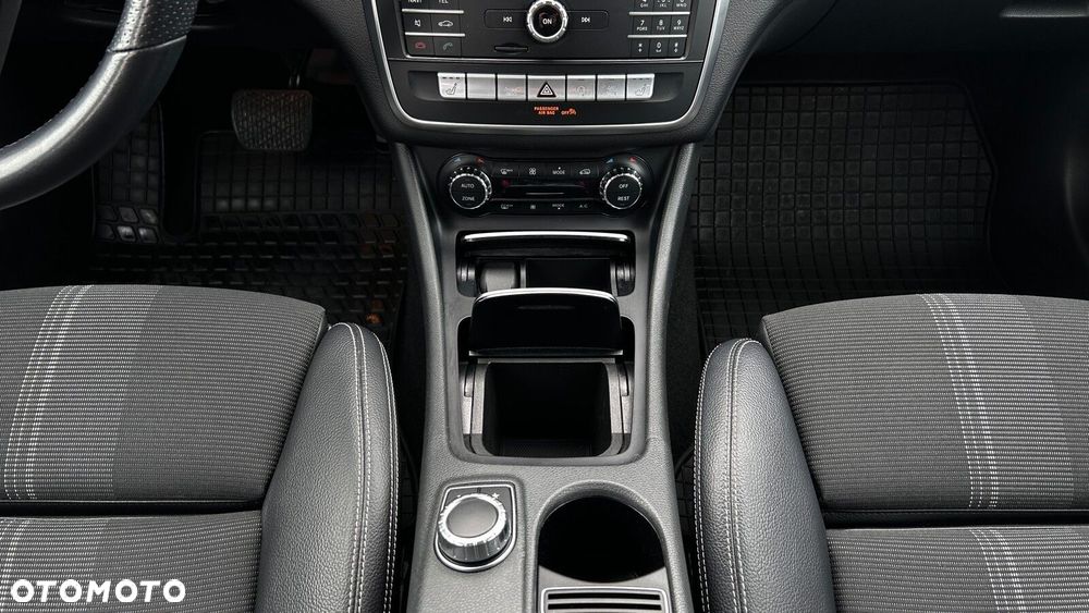 Mercedes-Benz GLA 200 7G-DCT Style - 19