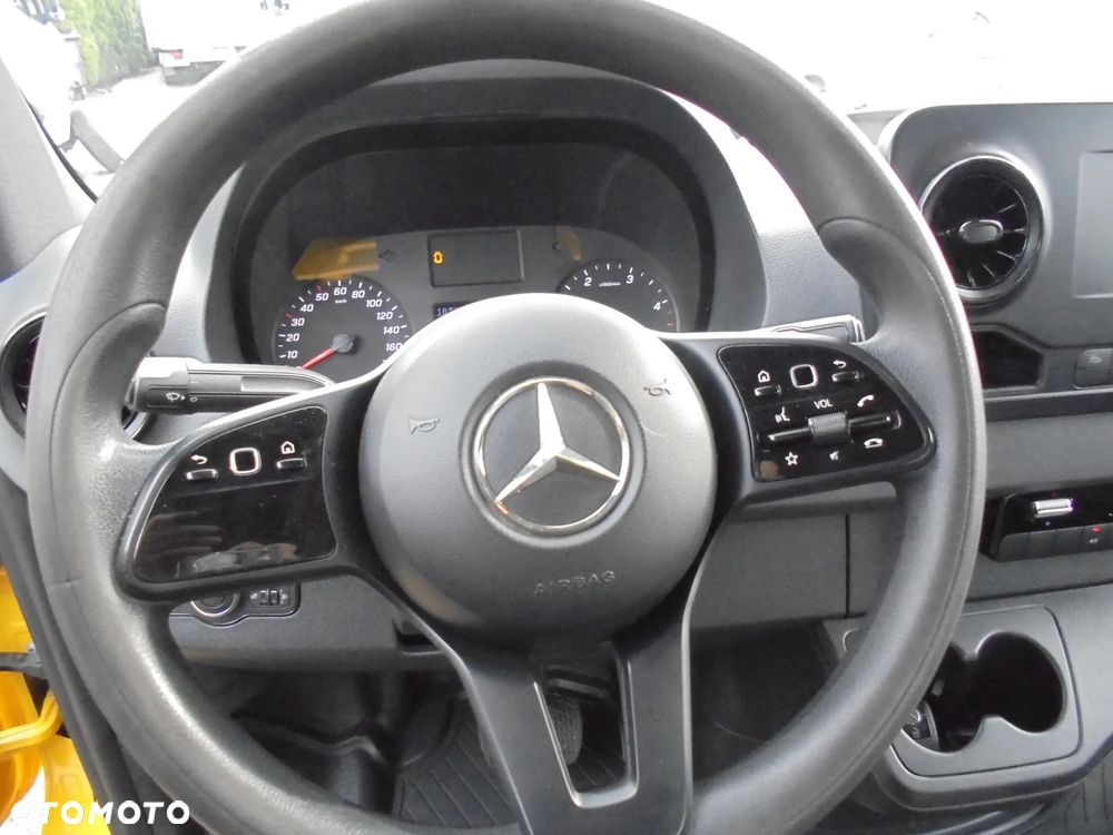 Mercedes-Benz SPRINTER - 16