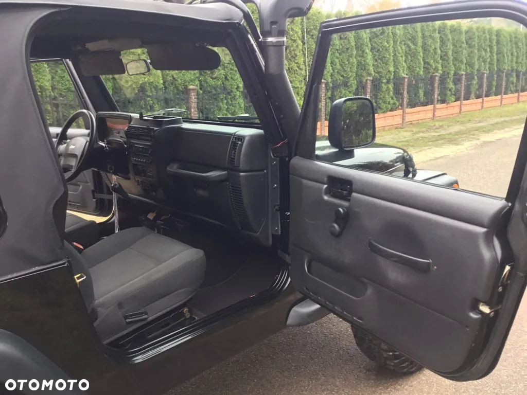 Jeep Wrangler - 12