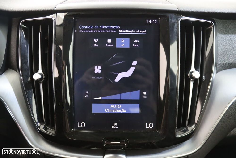 Volvo XC 60 2.0 D4 Inscription AWD Geartronic - 26