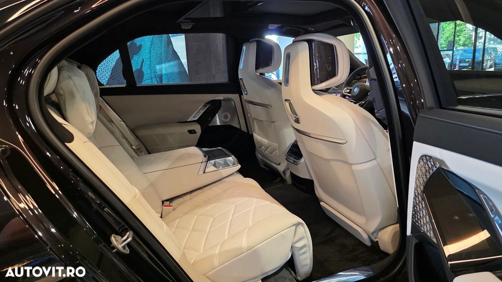 BMW Seria 7 - 11
