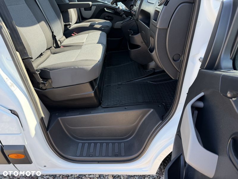 Renault MASTER MAXI L3H2 DOKA 7os. ORYGINAŁ CARPOL VAN MINIBUS Duża Ładowność 1205kg Zabudowa paki+ półki modułowe Bott, Trwały MOCNY SILNIK 2.3dCi 130KM Rozrząd na Łańcuchu! Zabudowa z wnęką na transport el. do 3700mm! Niski udokumentowany przebieg tylko 107tys.km SERWIS ASO RENAULT - 32