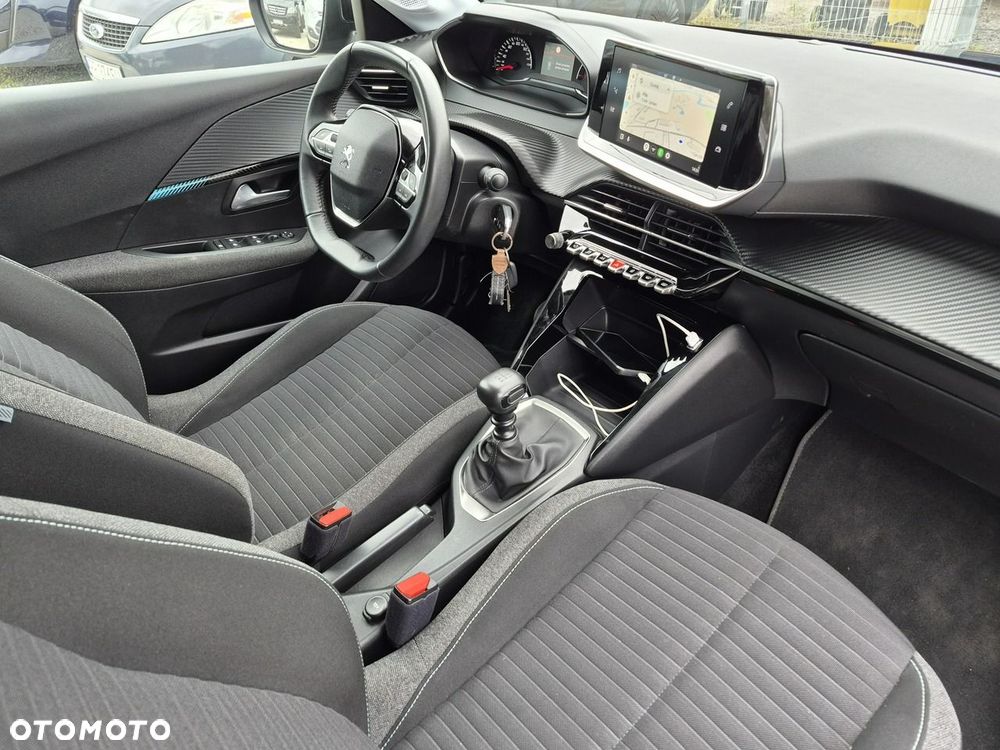 Peugeot 208 - 24