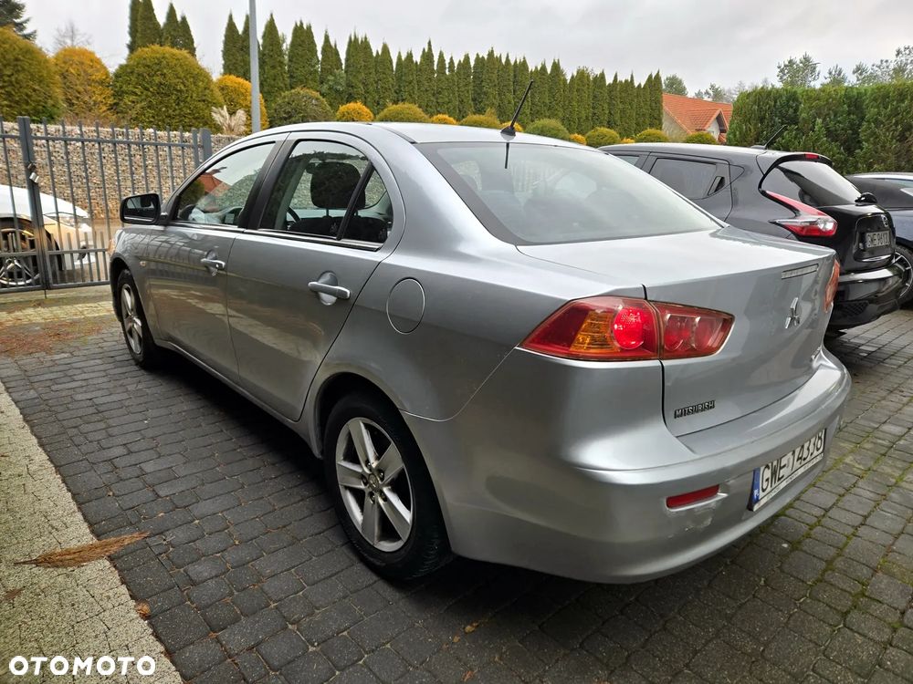 Mitsubishi Lancer 1.5 Inform - 2