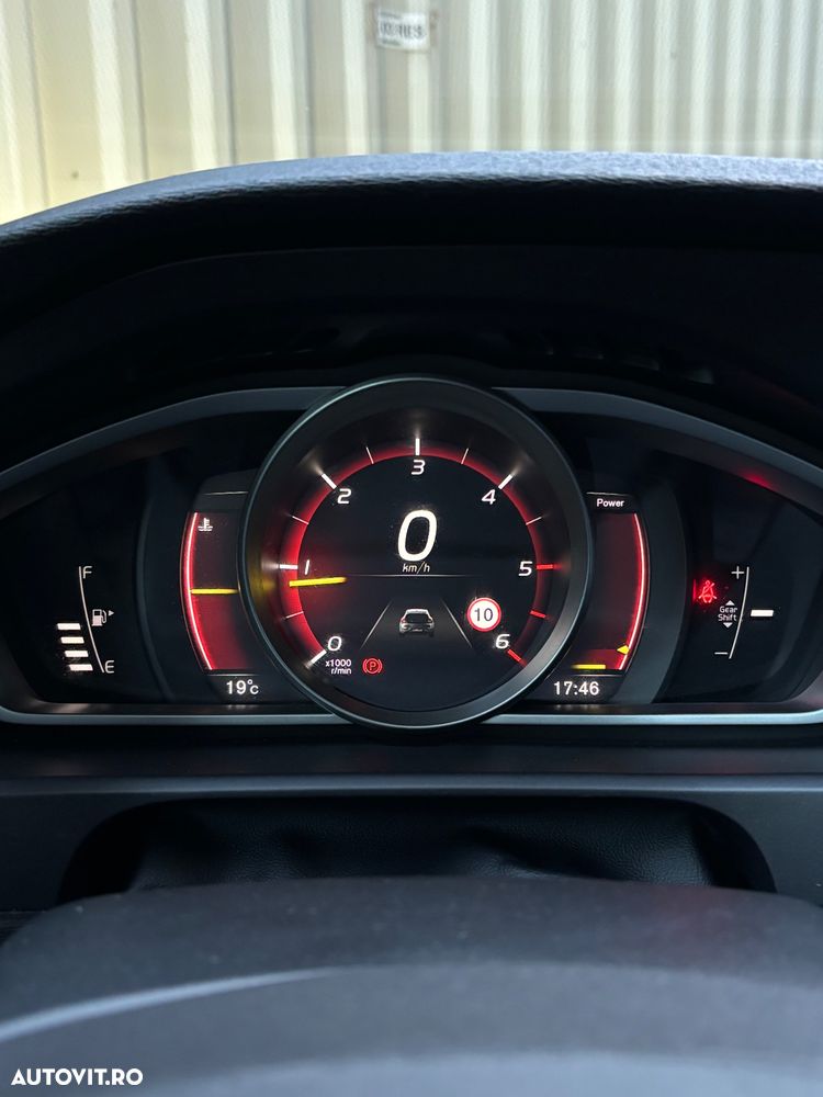 Volvo V40 D2 Momentum - 11