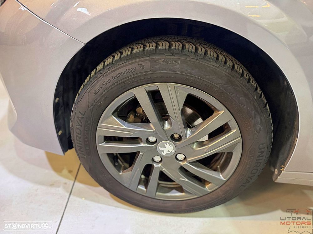 Peugeot 208 1.2 PureTech SE Style - 13