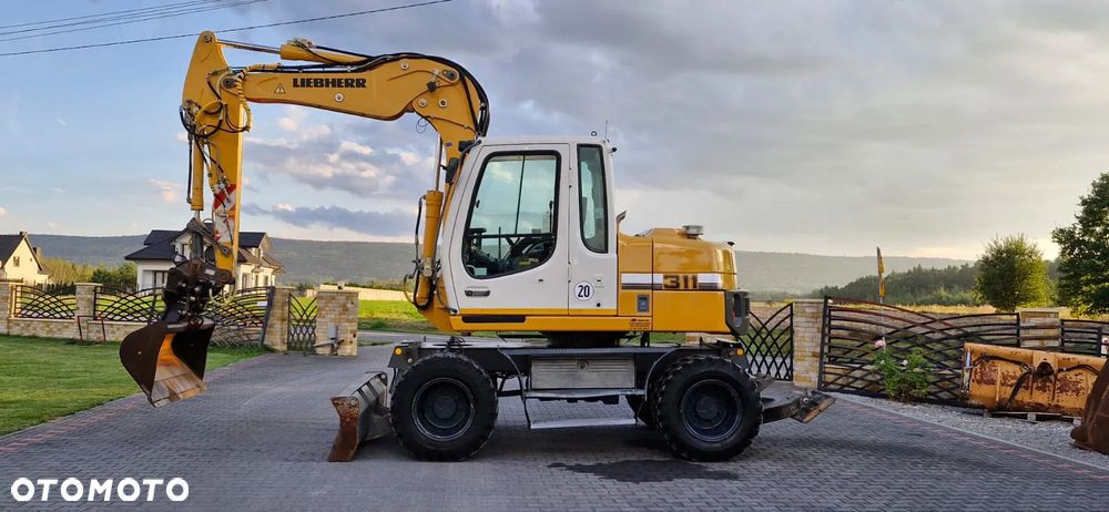 Liebherr A 311 Litronic/ Maszyna sprowadzona/ 8240H/ - 2