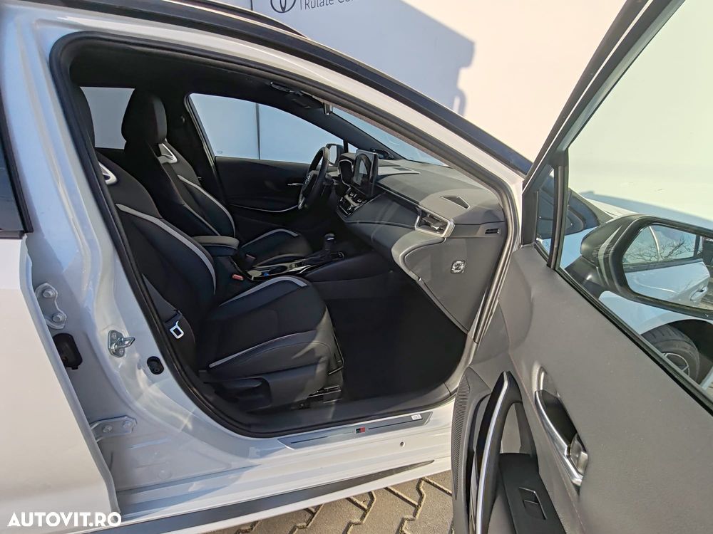 Toyota Corolla 2.0 HSD Exclusive Plus GR Sport Bi-Tone - 7