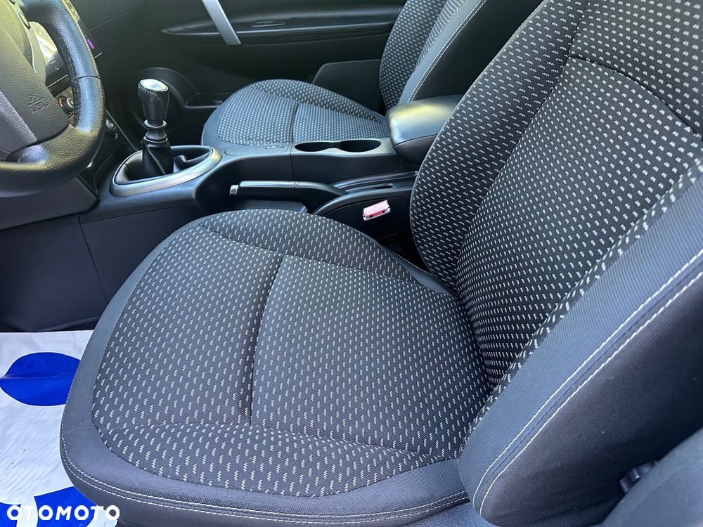 Nissan Qashqai 2.0 dCi DPF acenta - 21