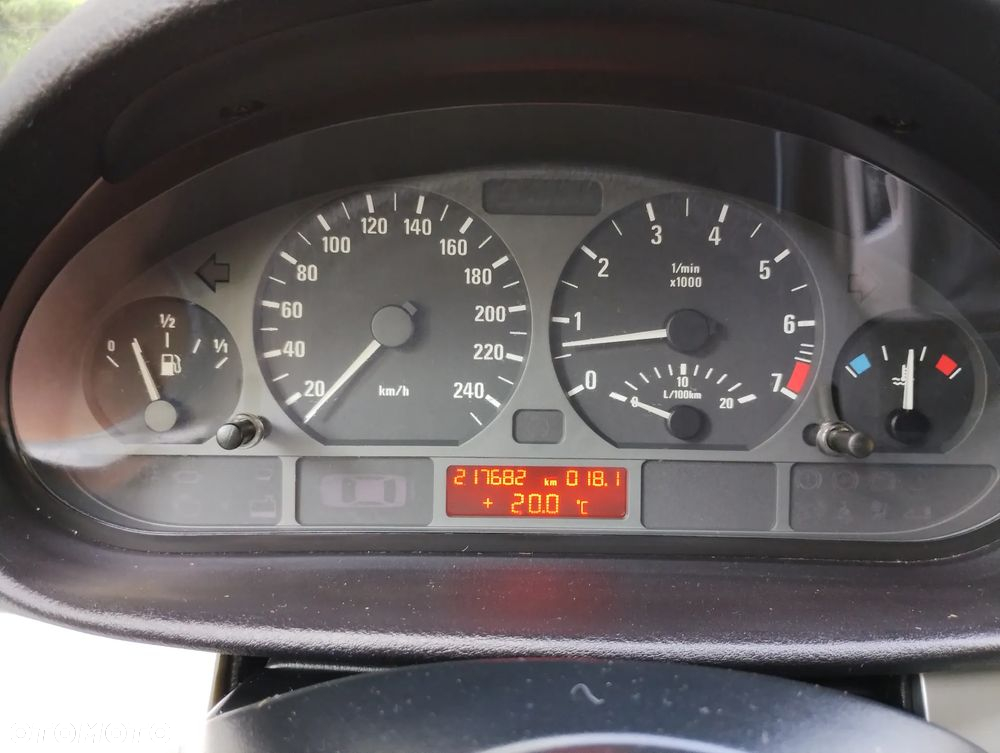 BMW Seria 3 318i - 15