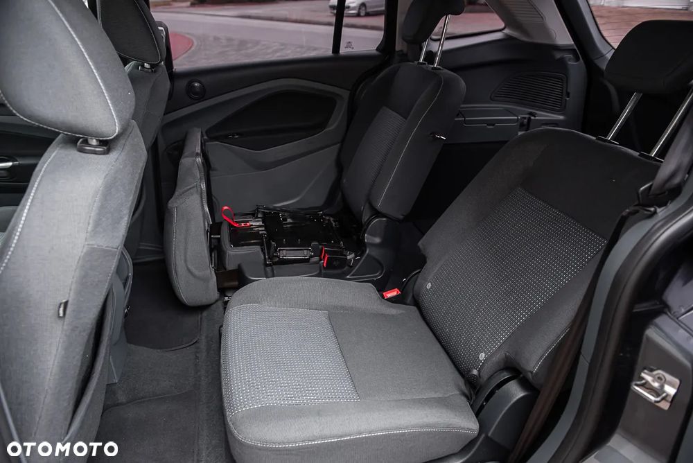 Ford Grand C-MAX - 25