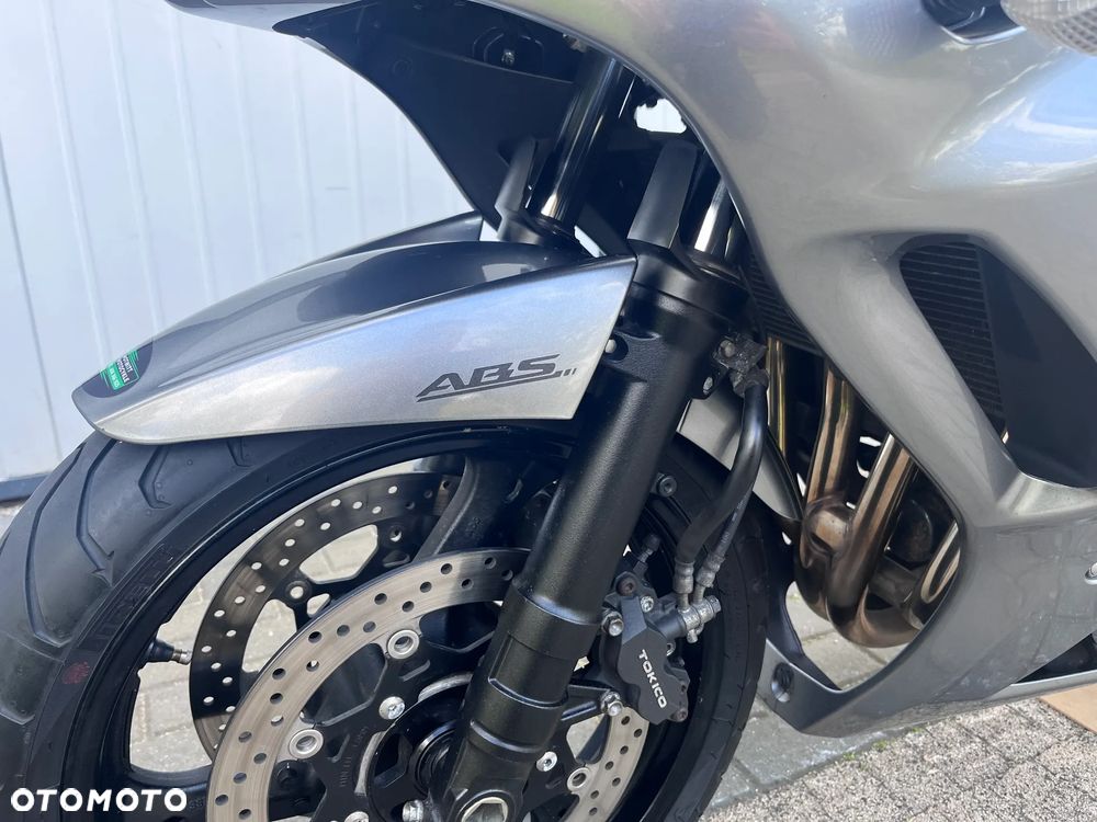 Suzuki GSX - 12