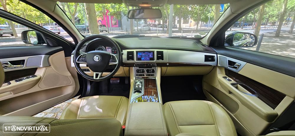 Jaguar XF 2.2 D Premium Luxury - 9