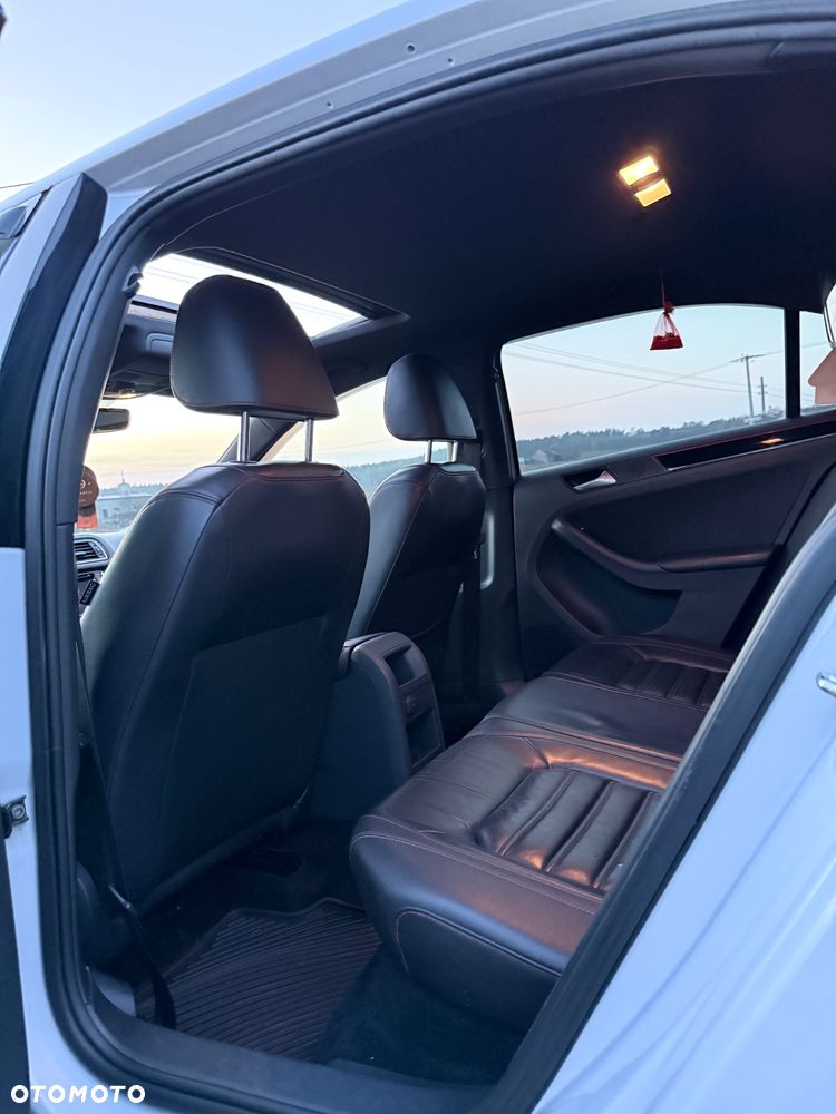 Volkswagen Jetta - 36