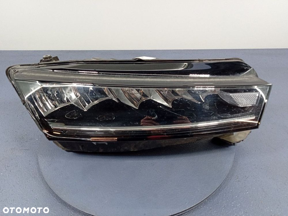 OCTAVIA IV 20- REFLEKTOR PRAWY FULL LED 5E4941016 - 1