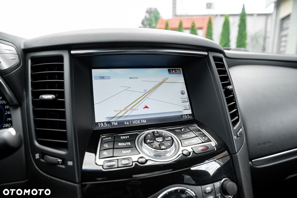 Infiniti QX70 3.0d S - 34