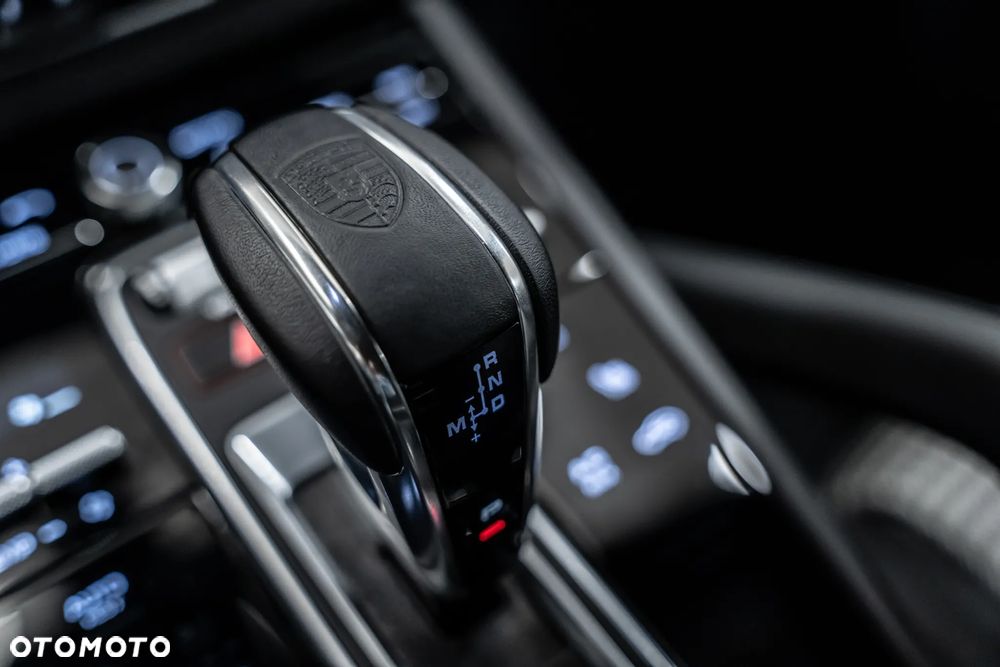Porsche Cayenne - 32