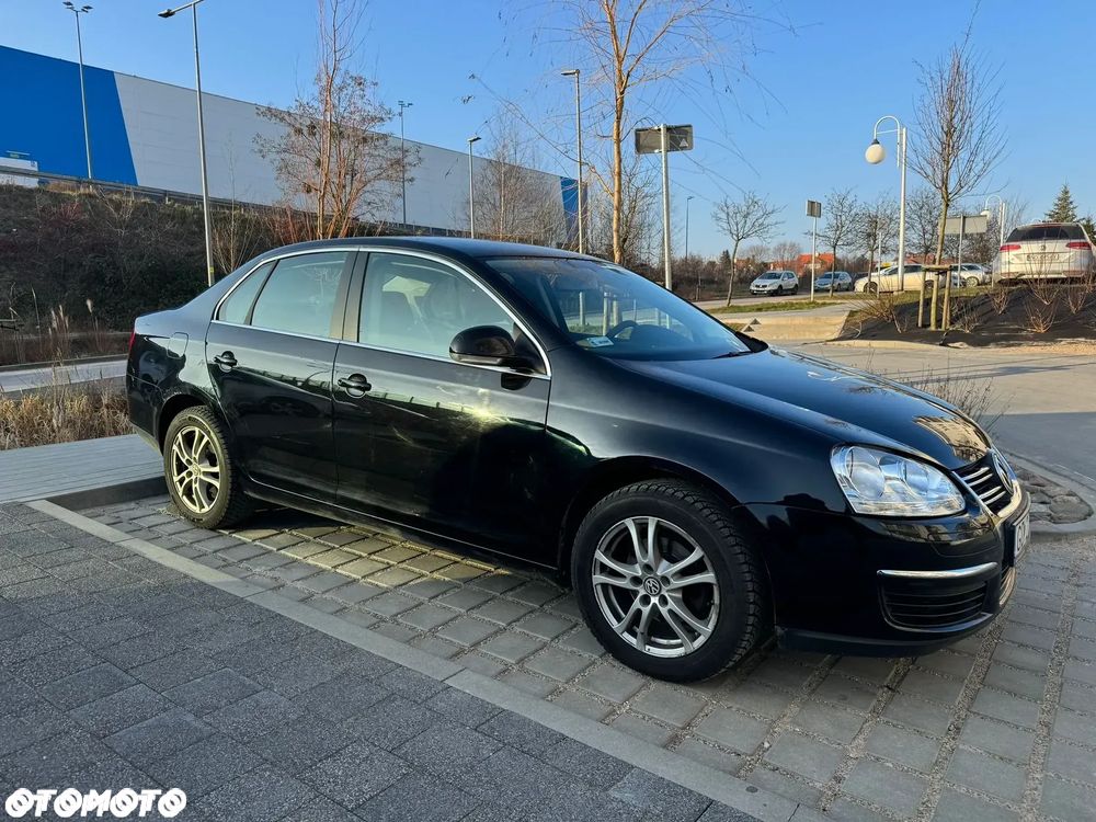 Volkswagen Jetta 1.6 FSI Comfortline - 3