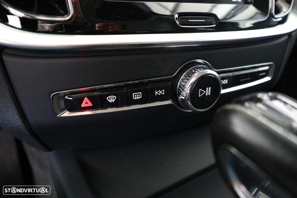 Volvo V60 2.0 D4 Momentum Geartronic - 29
