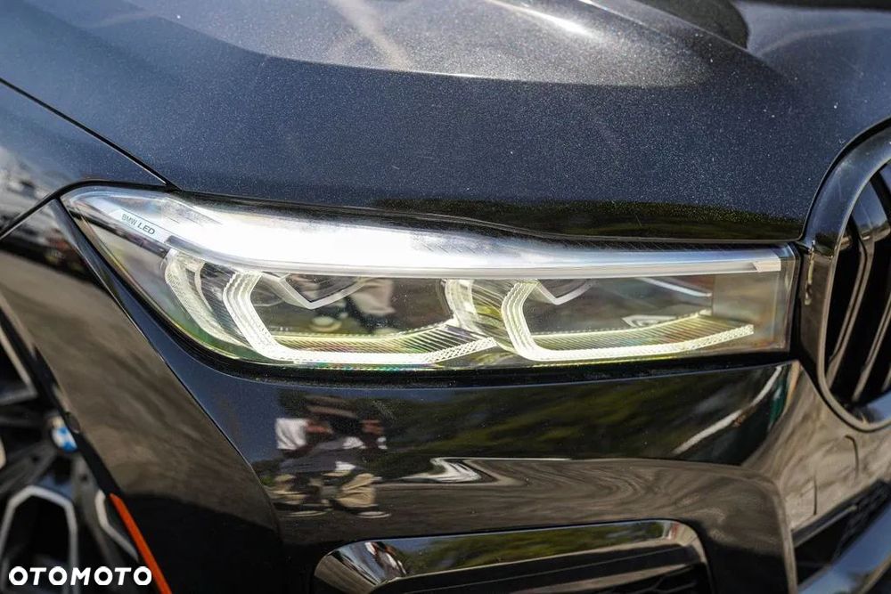 BMW Seria 7 740i - 34