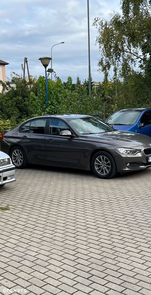 BMW Seria 3 318d - 34