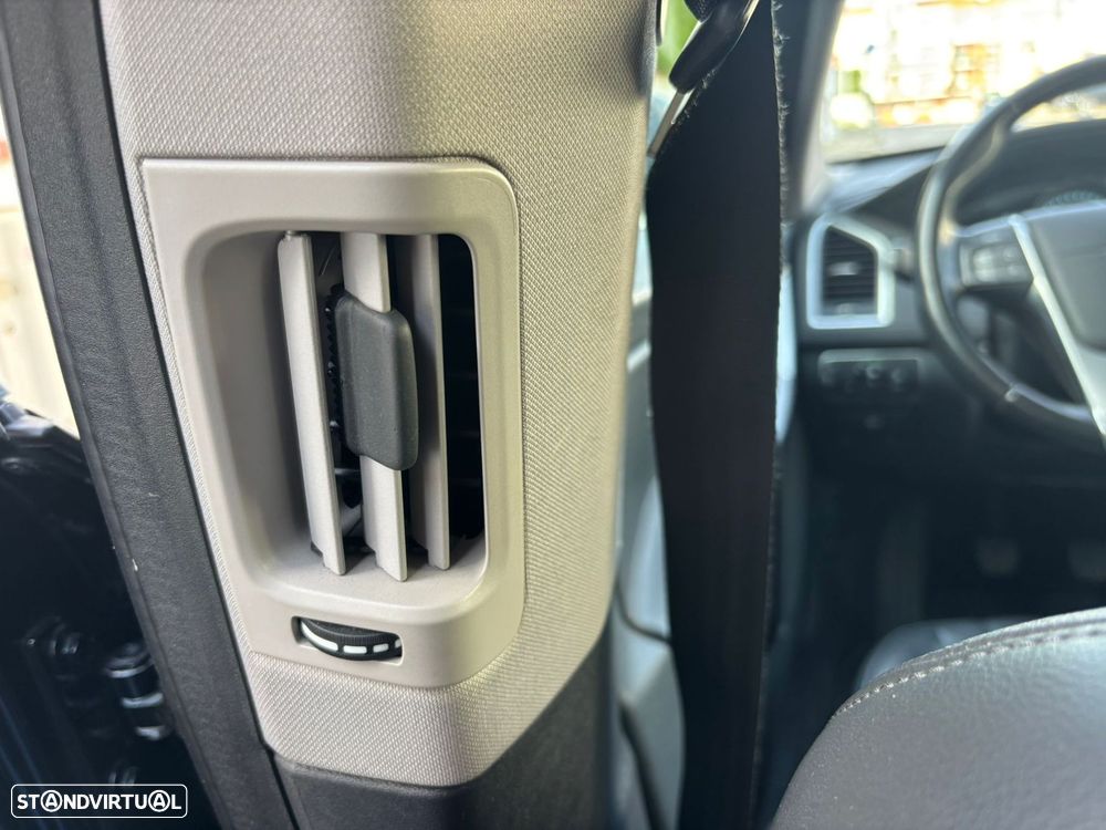 Volvo XC 60 2.0 D4 R-Design - 43