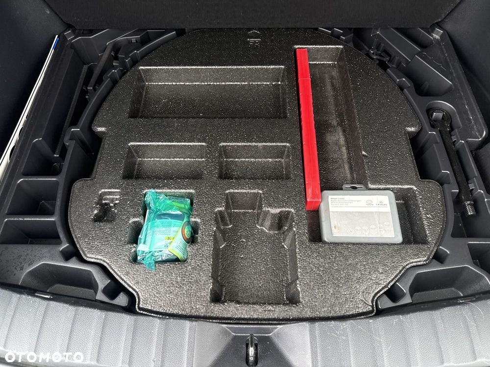 Toyota Corolla Cross 2.0 Hybrid Premiere Edition AWD - 30