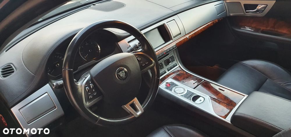 Jaguar XF - 13